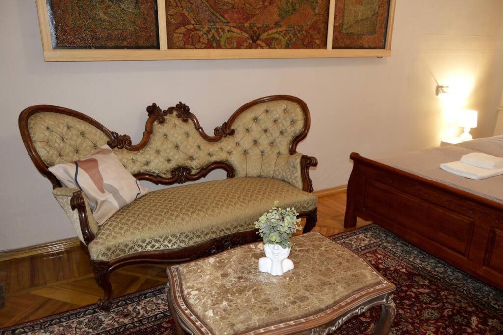 Unique Spacious Classic 3 Bedroom Midtown Apartment ! Billiard Room ! Ryga Zewnętrze zdjęcie