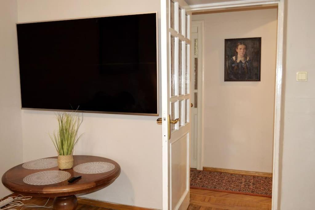 Unique Spacious Classic 3 Bedroom Midtown Apartment ! Billiard Room ! Ryga Zewnętrze zdjęcie