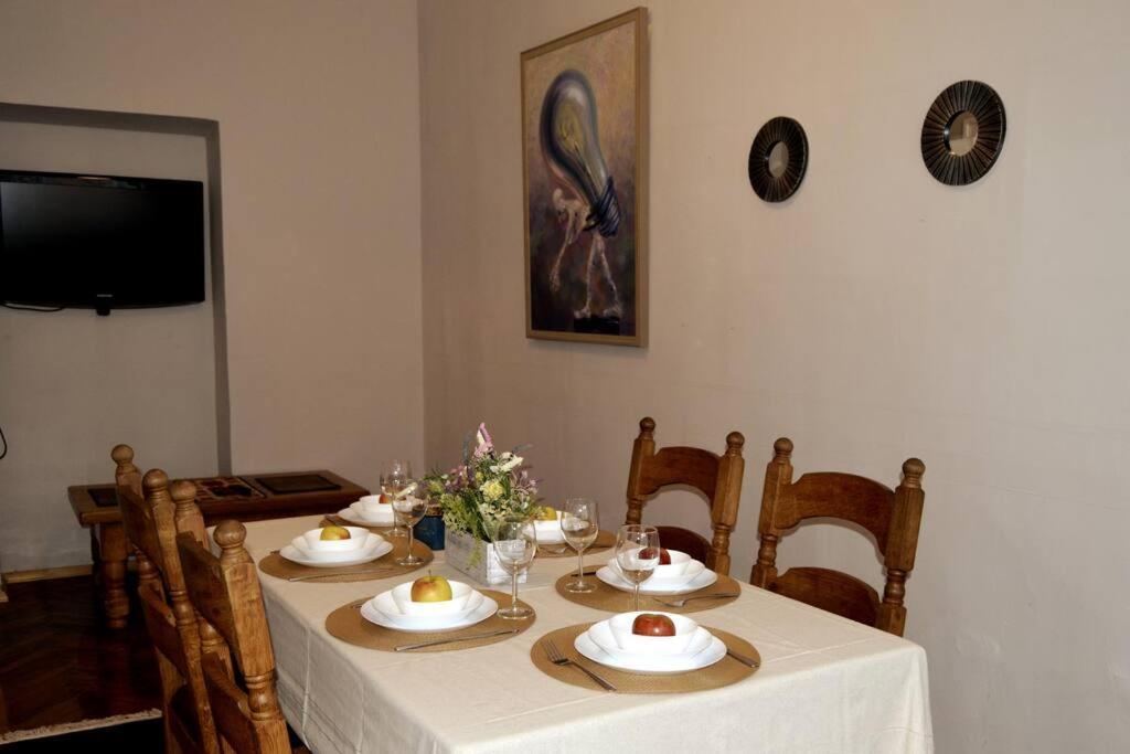 Unique Spacious Classic 3 Bedroom Midtown Apartment ! Billiard Room ! Ryga Zewnętrze zdjęcie